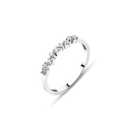 Minimalistický prsten zdobený jemnými brilianty